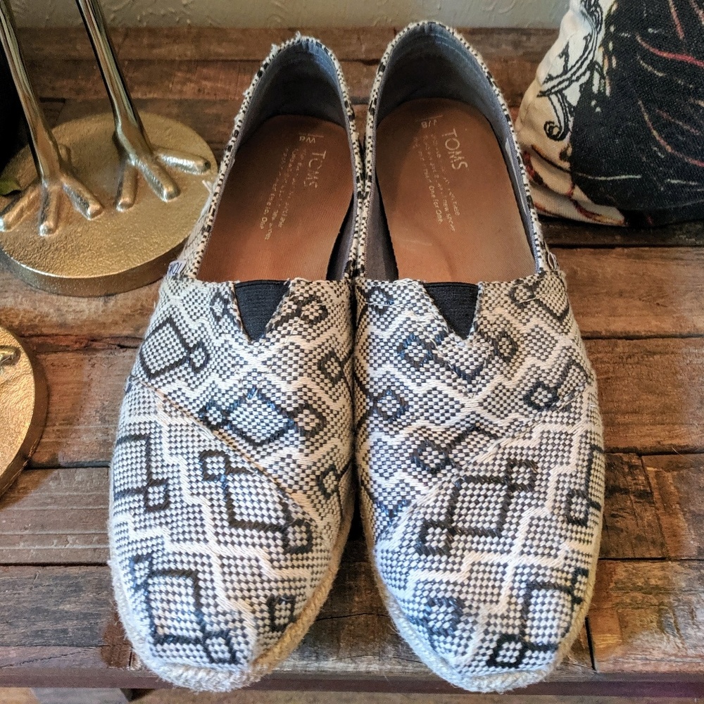 Toms women's sz 8
